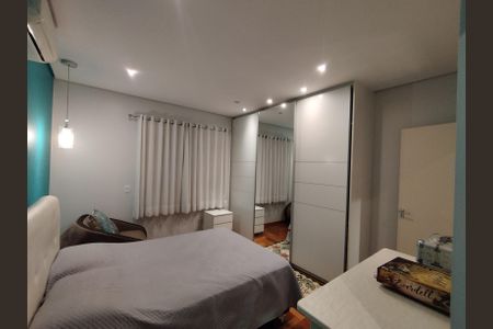 Casa à venda com 225m², 3 quartos e 5 vagas Casa à venda com 225m², 3 quartos e 5 vagasSuíte 1