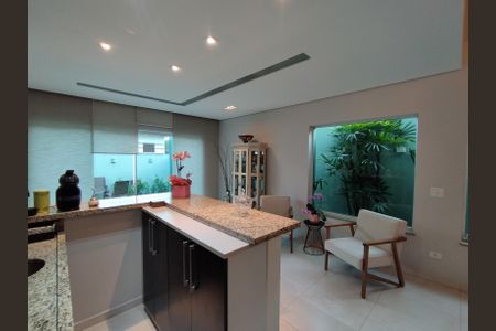 Casa à venda com 225m², 3 quartos e 5 vagas Casa à venda com 225m², 3 quartos e 5 vagasSala de Jantar