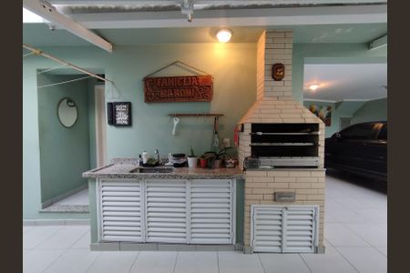 Casa à venda com 225m², 3 quartos e 5 vagas Casa à venda com 225m², 3 quartos e 5 vagasÁrea comum - Churrasqueira