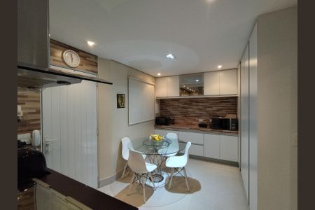 Casa à venda com 225m², 3 quartos e 5 vagas Casa à venda com 225m², 3 quartos e 5 vagasCozinha - Armários