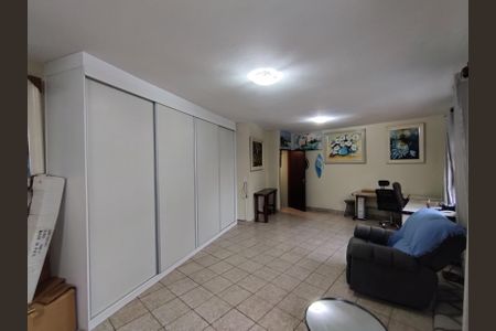 Casa à venda com 225m², 3 quartos e 5 vagas Casa à venda com 225m², 3 quartos e 5 vagasSalão dos fundos