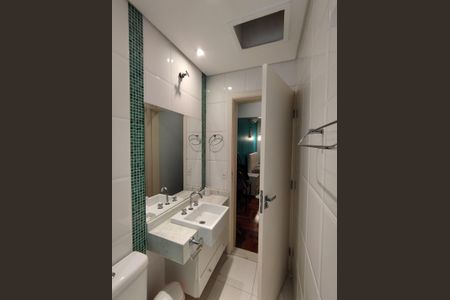 Casa à venda com 225m², 3 quartos e 5 vagas Casa à venda com 225m², 3 quartos e 5 vagasBanheiro - torneira