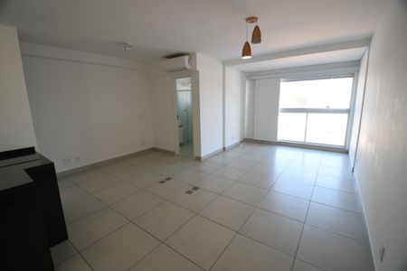 Quarto / Sala de kitnet/studio para alugar com 1 quarto, 43m² em Centro, Campinas