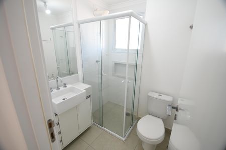 Banheiro de kitnet/studio para alugar com 1 quarto, 43m² em Centro, Campinas