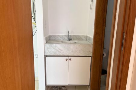 Banheiro de apartamento para alugar com 1 quarto, 40m² em Macuco, Santos