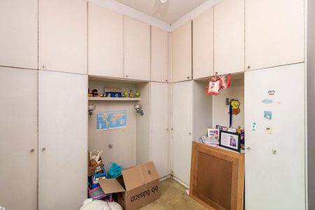 Casa à venda com 182m², 5 quartos e 4 vagasQuarto 2 - Armários