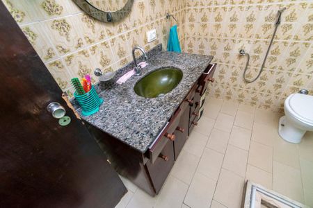 Casa à venda com 182m², 5 quartos e 4 vagasBanheiro 2