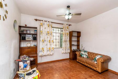 Casa à venda com 182m², 5 quartos e 4 vagas Casa à venda com 182m², 5 quartos e 4 vagasSala