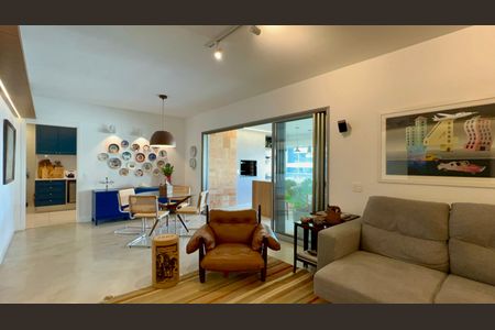 Sala de TV de apartamento à venda com 3 quartos, 149m² em Vila Madalena, São Paulo