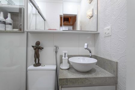 Apartamento à venda com 55m², 2 quartos e 1 vaga Apartamento à venda com 55m², 2 quartos e 1 vagaBanheiro social