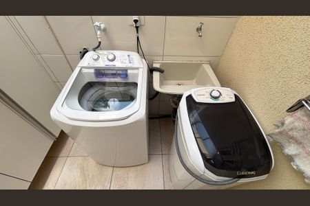 Apartamento à venda com 37m², 2 quartos e 1 vagaÁrea de Serviço