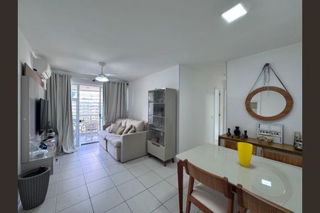 Sala de apartamento para alugar com 2 quartos, 70m² em Barra da Tijuca, Rio de Janeiro