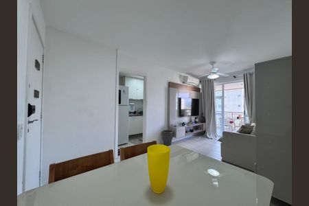Sala de apartamento para alugar com 2 quartos, 70m² em Barra da Tijuca, Rio de Janeiro