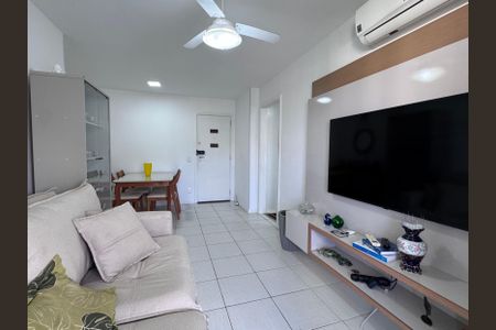 Sala de apartamento para alugar com 2 quartos, 70m² em Barra da Tijuca, Rio de Janeiro