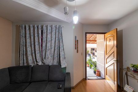 Sala de casa de condomínio à venda com 2 quartos, 66m² em Vila Carmosina, São Paulo