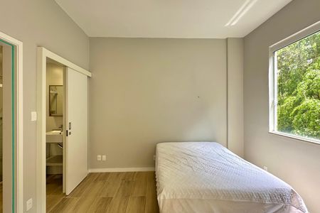 Quarto de apartamento à venda com 1 quarto, 45m² em Leme, Rio de Janeiro