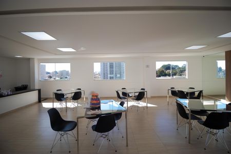 Apartamento para alugar com 42m², 2 quartos e 1 vaga Apartamento para alugar com 42m², 2 quartos e 1 vagaÁrea comum - Salão de festas