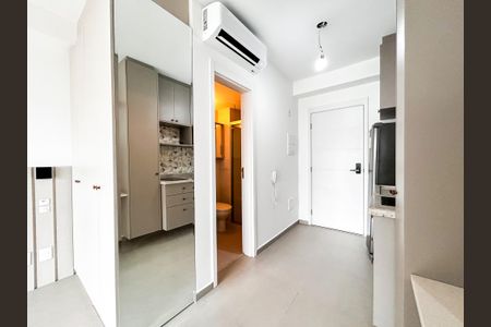 Cozinha de apartamento para alugar com 1 quarto, 25m² em Jardim das Acacias, São Paulo