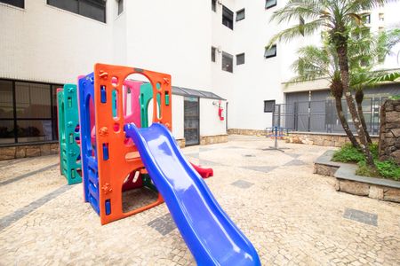 Apartamento à venda com 148m², 4 quartos e 3 vagas