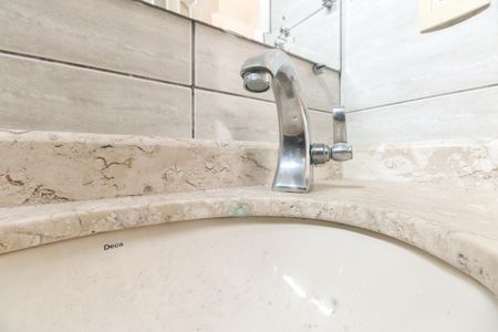 Casa à venda com 75m², 2 quartos e 2 vagasBanheiro 