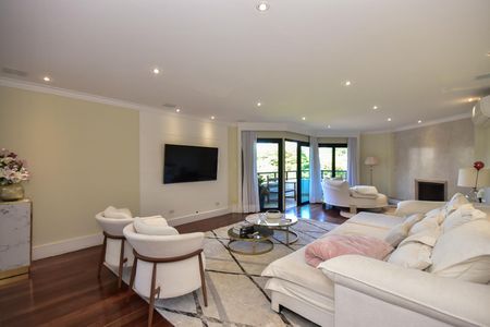 Sala de apartamento à venda com 3 quartos, 228m² em Real Parque, São Paulo