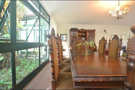 Casa à venda com 3 quartos, 250m² em Vila Madalena, São Paulo