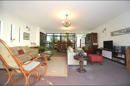 Casa à venda com 3 quartos, 250m² em Vila Madalena, São Paulo