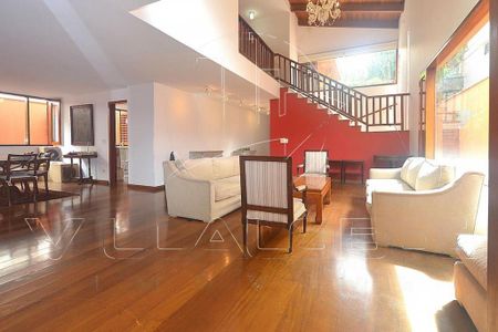 Casa à venda com 3 quartos, 350m² em Alto de Pinheiros, São Paulo