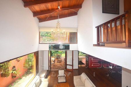 Casa à venda com 3 quartos, 350m² em Alto de Pinheiros, São Paulo