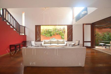 Casa à venda com 3 quartos, 350m² em Alto de Pinheiros, São Paulo