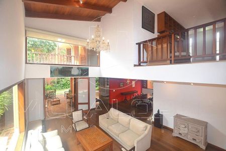 Casa à venda com 3 quartos, 350m² em Alto de Pinheiros, São Paulo