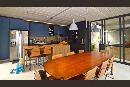 Casa à venda com 3 quartos, 280m² em Alto da Lapa, São Paulo