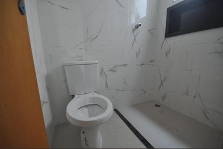 Banheiro Social de apartamento para alugar com 1 quarto, 34m² em Vila Mazzei, São Paulo