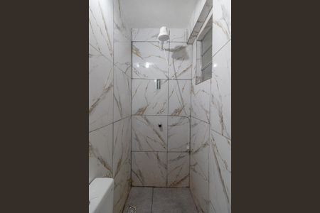 Banheiro de casa para alugar com 1 quarto, 12m² em Jardim Helena, São Paulo