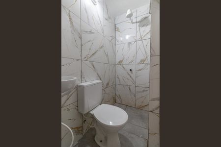 Banheiro de casa para alugar com 1 quarto, 12m² em Jardim Helena, São Paulo