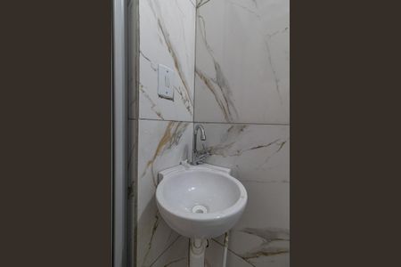 Banheiro de casa para alugar com 1 quarto, 12m² em Jardim Helena, São Paulo