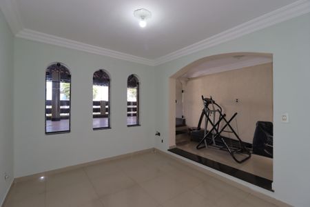 Sala de casa para alugar com 3 quartos, 235m² em Jardim Santo André, Santo André