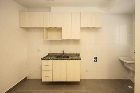 Cozinha de apartamento para alugar com 1 quarto, 30m² em Vila Paulo Silas, São Paulo