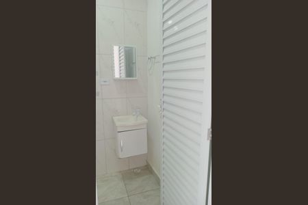 Banheiro de apartamento para alugar com 1 quarto, 40m² em Vila Mangalot, São Paulo