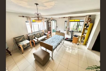 Sala de casa à venda com 3 quartos, 225m² em Vila Prado, São Paulo