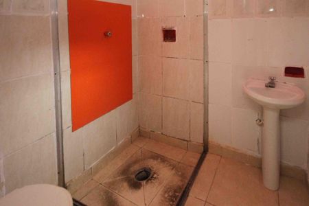 Banheiro de casa para alugar com 1 quarto, 90m² em Vila California, São Paulo