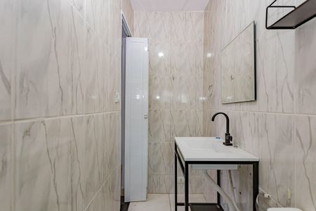 Banheiro de casa para alugar com 3 quartos, 85m² em Vila Conde do Pinhal, São Paulo