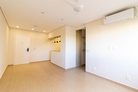 Sala de apartamento à venda com 2 quartos, 64m² em Cambuí, Campinas