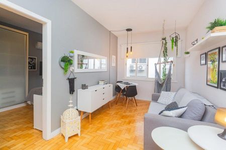 Sala  de apartamento para alugar com 1 quarto, 60m² em Auxiliadora, Porto Alegre