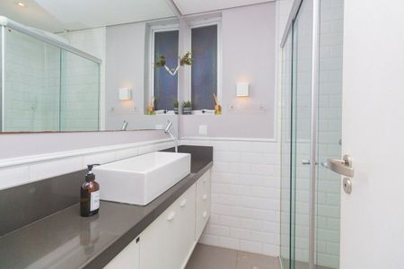 Banheiro do Quarto  de apartamento para alugar com 1 quarto, 60m² em Auxiliadora, Porto Alegre