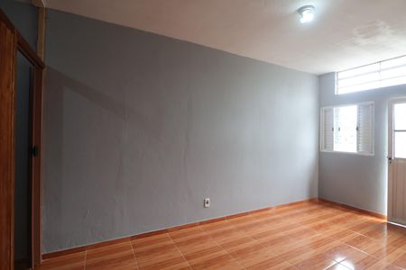Apartamento à venda com 1 quarto, 30m² em Niterói, Canoas