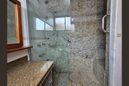 Apartamento para alugar com 350m², 4 quartos e 2 vagas Apartamento para alugar com 350m², 4 quartos e 2 vagasBanheiro suite 2