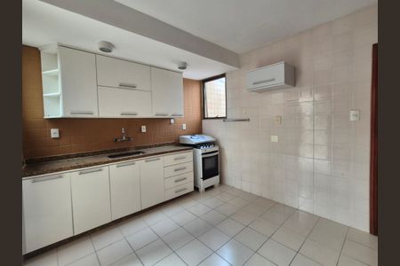 Apartamento para alugar com 350m², 4 quartos e 2 vagas Apartamento para alugar com 350m², 4 quartos e 2 vagasCozinha