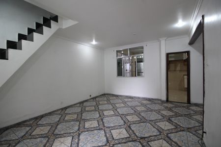 Sala de casa para alugar com 5 quartos, 400m² em Taquara, Rio de Janeiro
