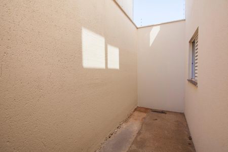 Varanda de apartamento para alugar com 2 quartos, 50m² em Jardim Inconfidência, Uberlândia